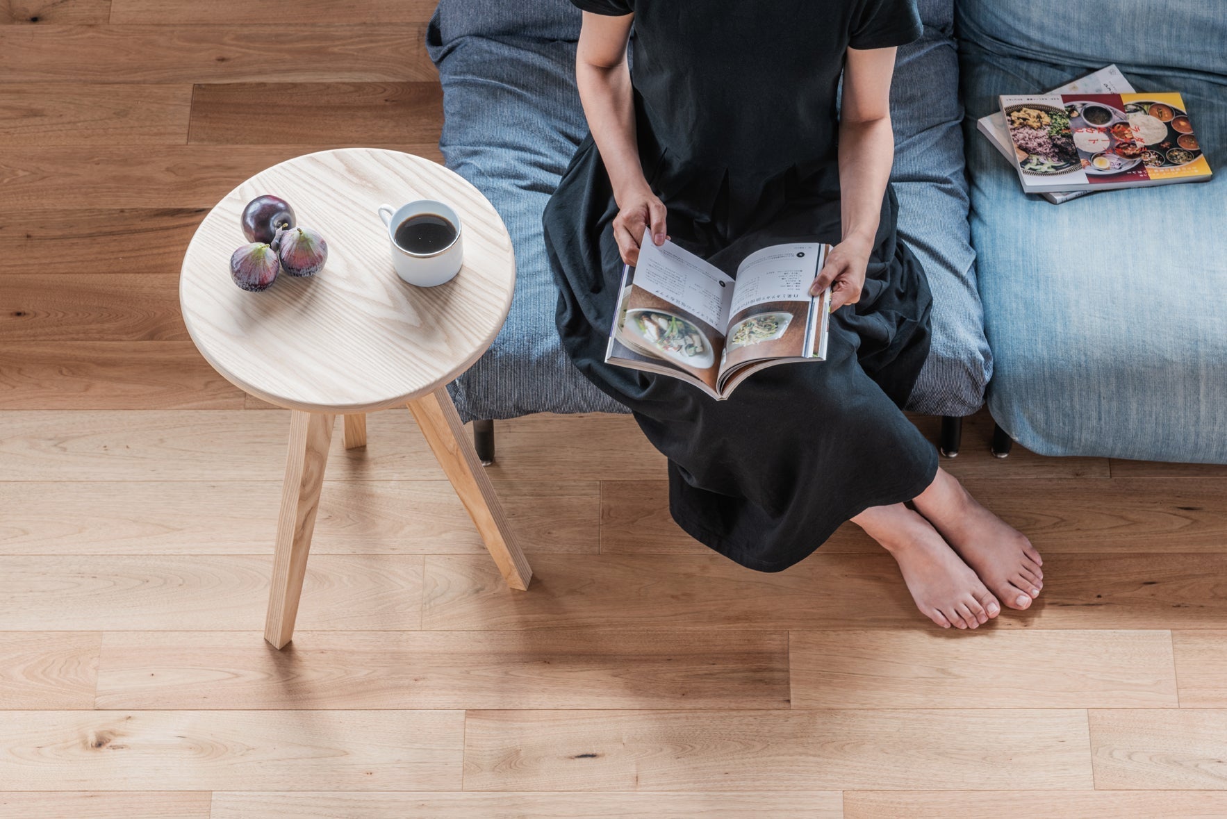 リビングに映える。無垢材のコーヒーテーブル【国産家具】｜SHIKI